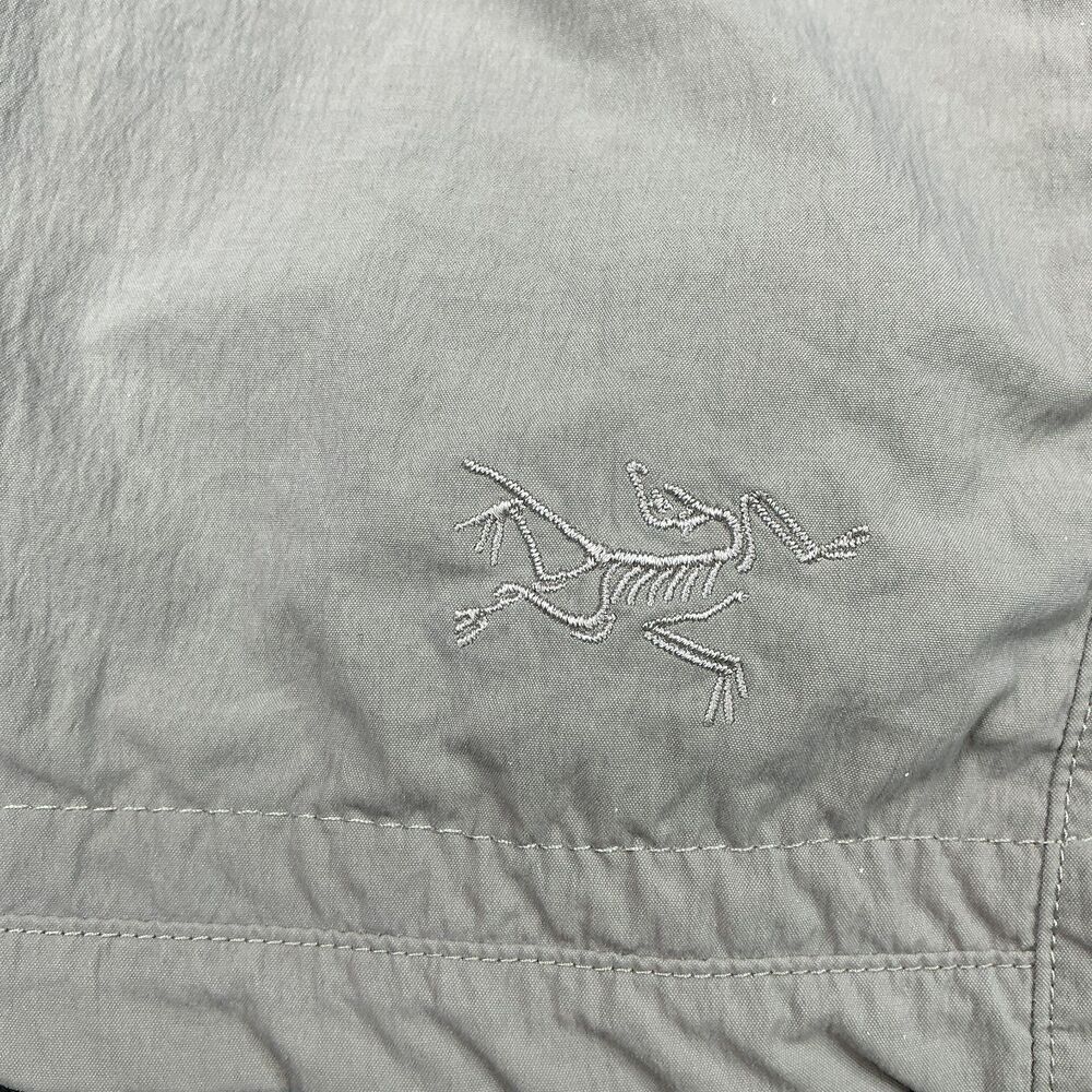 Arc'teryx Men's Nylon Hiking Shorts Size 34 Grey Stone Belted Cargo Zip Pockets - Picture 4 of 12